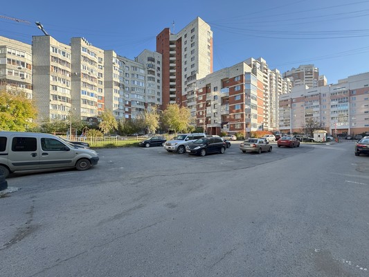 Продам трехкомнатную (3-комн.) квартиру, Токарей ул, 24, Екатеринбург г