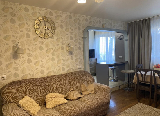Продам трехкомнатную (3-комн.) квартиру, Зеленый пер, 1, Иркутск г