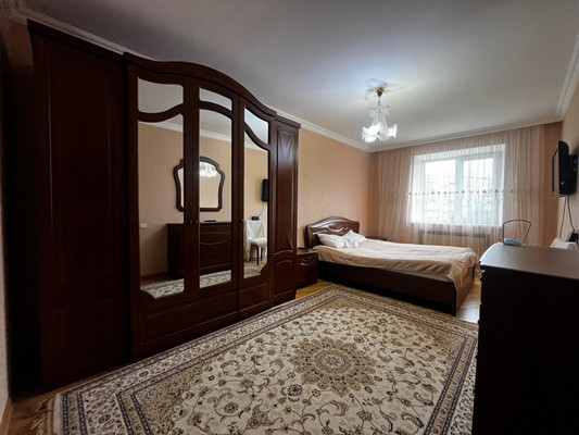 Продам трехкомнатную (3-комн.) квартиру, Тырныаузская ул, 14к4, Нальчик г