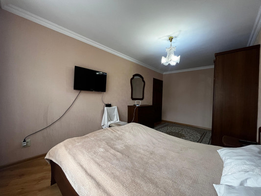 Продам трехкомнатную (3-комн.) квартиру, Тырныаузская ул, 14к4, Нальчик г