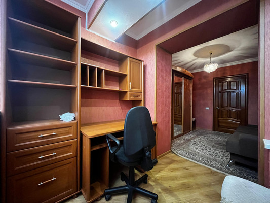 Продам трехкомнатную (3-комн.) квартиру, Тырныаузская ул, 14к4, Нальчик г