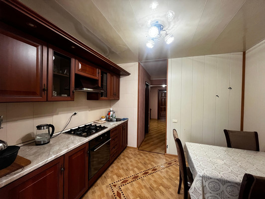 Продам трехкомнатную (3-комн.) квартиру, Тырныаузская ул, 14к4, Нальчик г