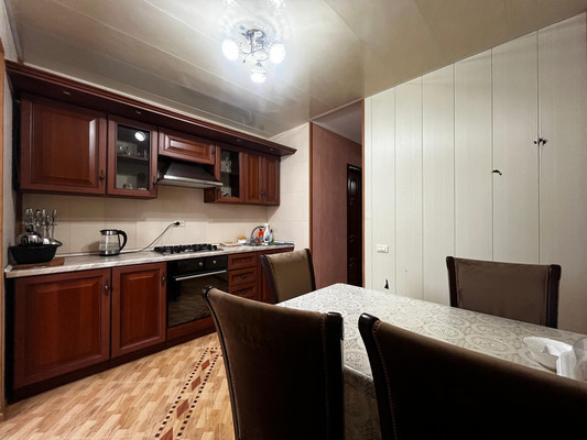 Продам трехкомнатную (3-комн.) квартиру, Тырныаузская ул, 14к4, Нальчик г