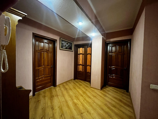 Продам трехкомнатную (3-комн.) квартиру, Тырныаузская ул, 14к4, Нальчик г