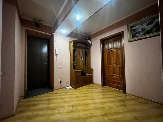 Продам трехкомнатную (3-комн.) квартиру, Тырныаузская ул, 14к4, Нальчик г