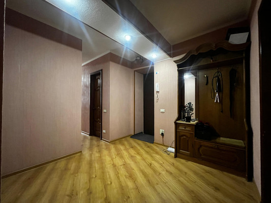 Продам трехкомнатную (3-комн.) квартиру, Тырныаузская ул, 14к4, Нальчик г