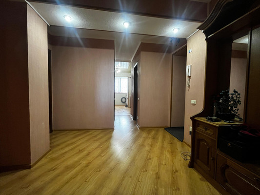 Продам трехкомнатную (3-комн.) квартиру, Тырныаузская ул, 14к4, Нальчик г