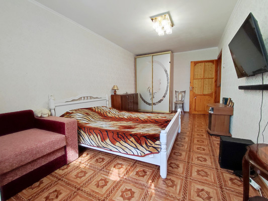 Продам трехкомнатную (3-комн.) квартиру, Данилова ул, 55, Симферополь г