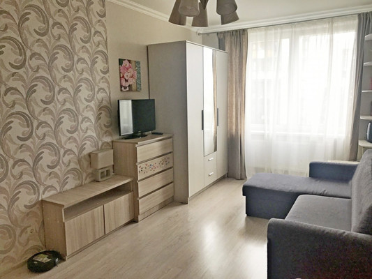 Продам однокомнатную (1-комн.) квартиру, Розы Люксембург ул, 105, Армавир г
