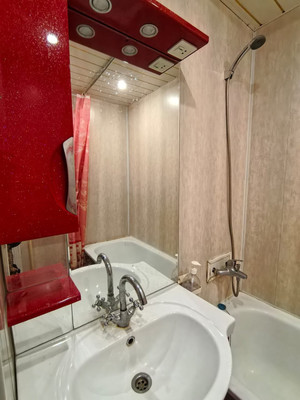 Продам трехкомнатную (3-комн.) квартиру, Сун Ят-Сена ул, 61к2, Астрахань г