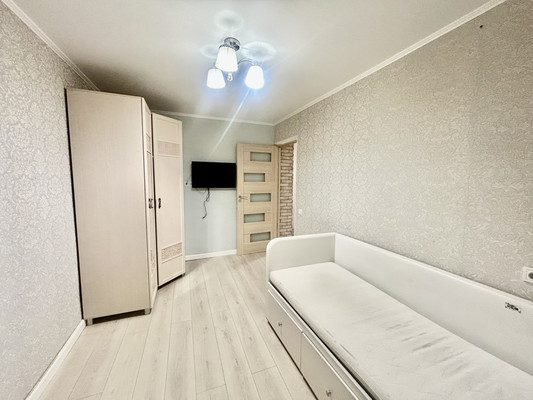 Продам двухкомнатную (2-комн.) квартиру, Северная ул, 46, Перово с