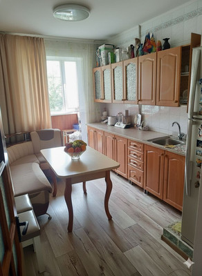 Продам трехкомнатную (3-комн.) квартиру, Залесская ул, 91, Симферополь г