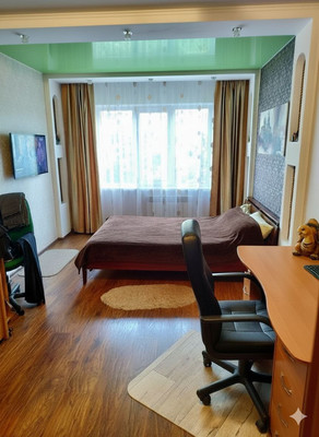 Продам трехкомнатную (3-комн.) квартиру, Залесская ул, 91, Симферополь г