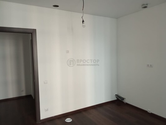 Продам трехкомнатную (3-комн.) квартиру, Ленинградское ш, 228к7, Москва г
