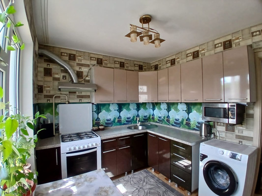 Продам двухкомнатную (2-комн.) квартиру, Гагарина ул, 15а, Парковый п