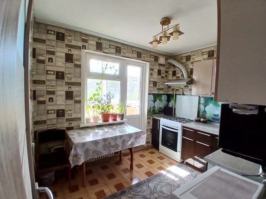 Продам двухкомнатную (2-комн.) квартиру, Гагарина ул, 15а, Парковый п