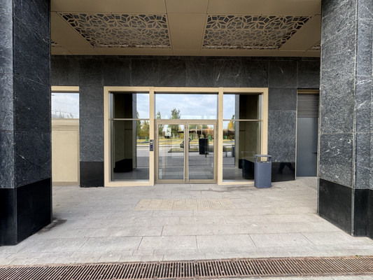 Продам трехкомнатную (3-комн.) квартиру, Братьев Весниных б-р, 1, Москва г