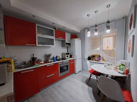 Продам трехкомнатную (3-комн.) квартиру, Великой Победы б-р, 28, Волгодонск г