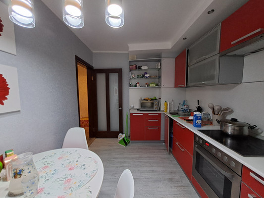 Продам трехкомнатную (3-комн.) квартиру, Великой Победы б-р, 28, Волгодонск г