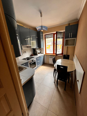 Продам двухкомнатную (2-комн.) квартиру, Бела Куна ул, 5, Симферополь г