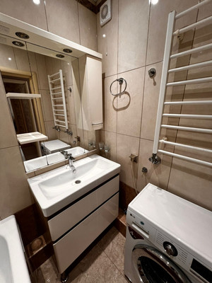 Продам двухкомнатную (2-комн.) квартиру, Бела Куна ул, 5, Симферополь г