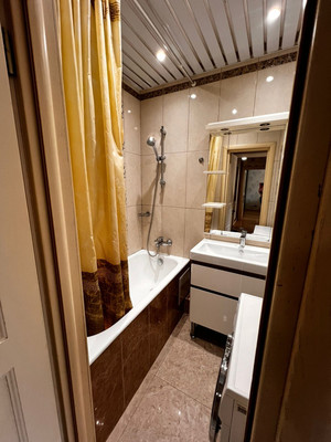 Продам двухкомнатную (2-комн.) квартиру, Бела Куна ул, 5, Симферополь г