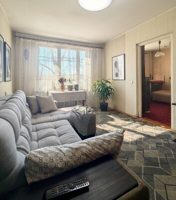 Продам трехкомнатную (3-комн.) квартиру, Тёплый Стан ул, 12к4, Москва г