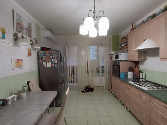Продам трехкомнатную (3-комн.) квартиру, Октябрьское ш, 1А, Волгодонск г