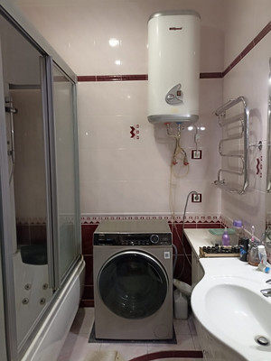 Продам трехкомнатную (3-комн.) квартиру, Октябрьское ш, 1А, Волгодонск г