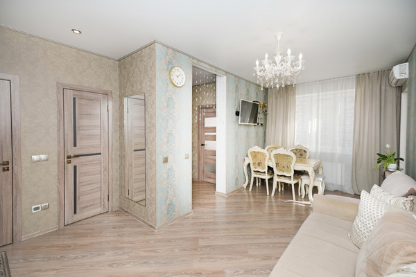 Продам двухкомнатную (2-комн.) квартиру, Российская ул, 79/3к1, Краснодар г