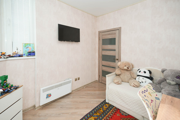 Продам двухкомнатную (2-комн.) квартиру, Российская ул, 79/3к1, Краснодар г
