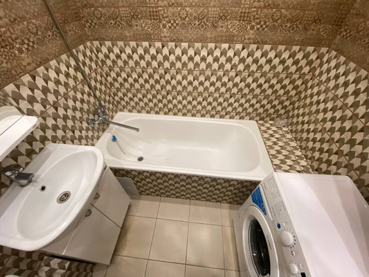 Продам однокомнатную (1-комн.) квартиру, Гагарина ул, 151, Ханты-Мансийск г