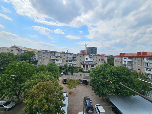 Продам двухкомнатную (2-комн.) квартиру, Ашурова ул, 28, Нальчик г
