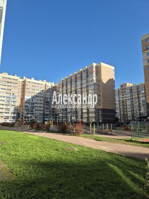 Продам однокомнатную (1-комн.) квартиру, Голландская ул, 10к2, Янино-1 гп