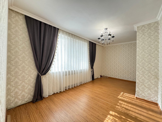 Продам многокомнатную квартиру, Мальбахова ул, 15, Нальчик г