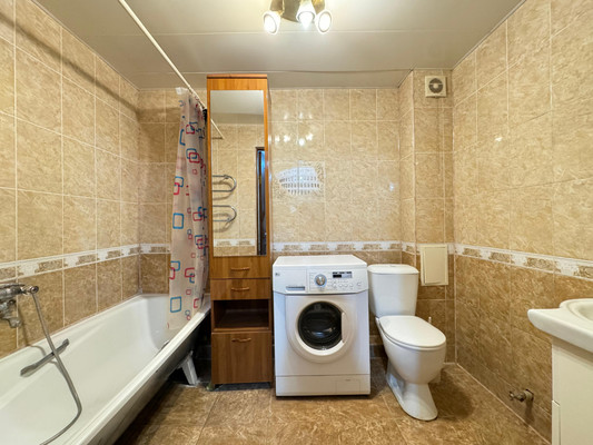 Продам многокомнатную квартиру, Мальбахова ул, 15, Нальчик г