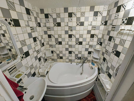 Продам трехкомнатную (3-комн.) квартиру, Баумана ул, 181, Иркутск г
