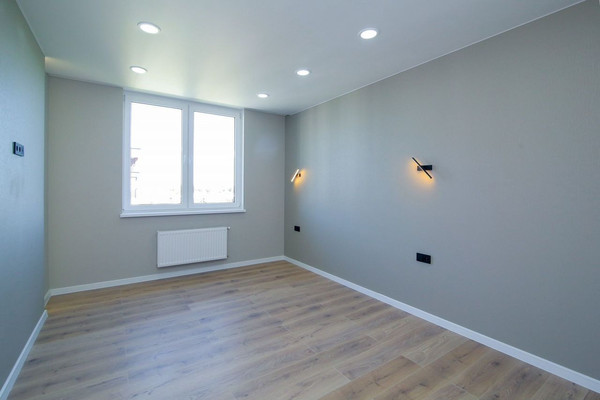 Продам двухкомнатную (2-комн.) квартиру, Большая Окружная 3-я ул, 243к5, Калининград г