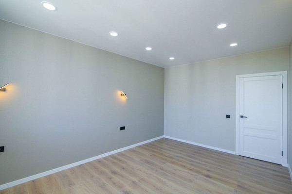 Продам двухкомнатную (2-комн.) квартиру, Большая Окружная 3-я ул, 243к5, Калининград г