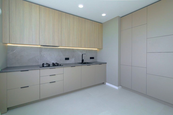 Продам двухкомнатную (2-комн.) квартиру, Большая Окружная 3-я ул, 243к5, Калининград г