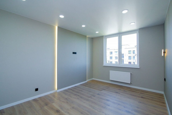 Продам двухкомнатную (2-комн.) квартиру, Большая Окружная 3-я ул, 243к5, Калининград г