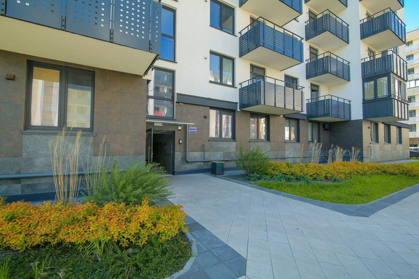 Продам двухкомнатную (2-комн.) квартиру, Большая Окружная 3-я ул, 243к5, Калининград г