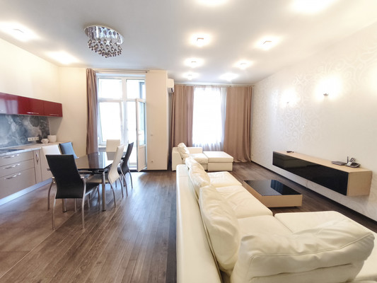 Продам трехкомнатную (3-комн.) квартиру, Петрозаводская ул, 13а, Санкт-Петербург г