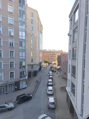 Продам трехкомнатную (3-комн.) квартиру, Петрозаводская ул, 13а, Санкт-Петербург г