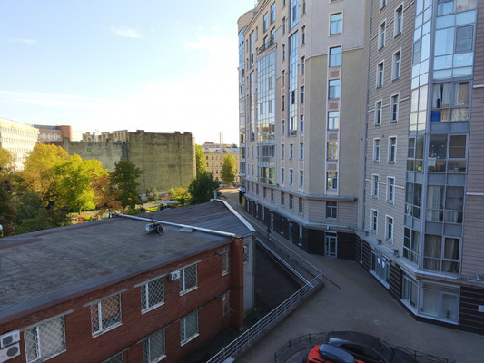 Продам трехкомнатную (3-комн.) квартиру, Петрозаводская ул, 13а, Санкт-Петербург г