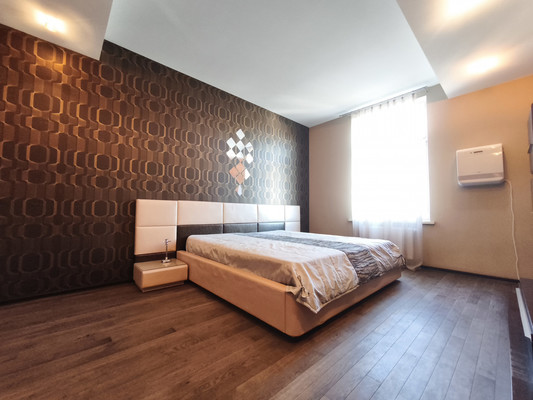 Продам трехкомнатную (3-комн.) квартиру, Петрозаводская ул, 13а, Санкт-Петербург г