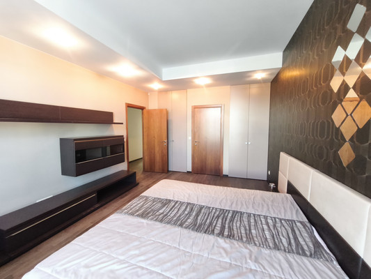 Продам трехкомнатную (3-комн.) квартиру, Петрозаводская ул, 13а, Санкт-Петербург г