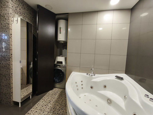 Продам трехкомнатную (3-комн.) квартиру, Петрозаводская ул, 13а, Санкт-Петербург г