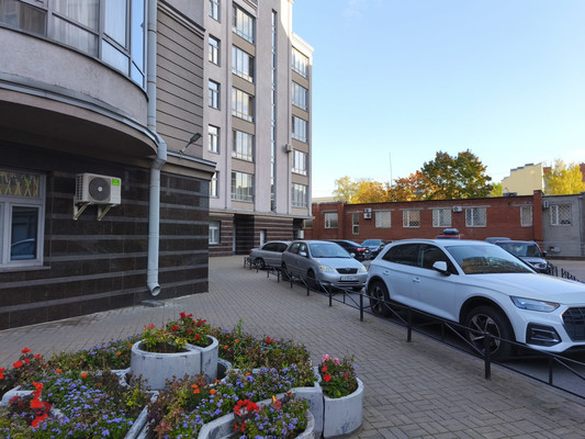 Продам трехкомнатную (3-комн.) квартиру, Петрозаводская ул, 13а, Санкт-Петербург г