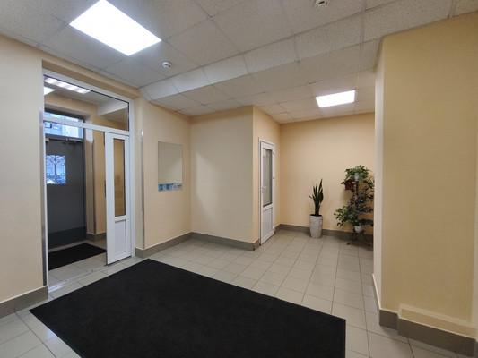 Продам трехкомнатную (3-комн.) квартиру, Петрозаводская ул, 13а, Санкт-Петербург г